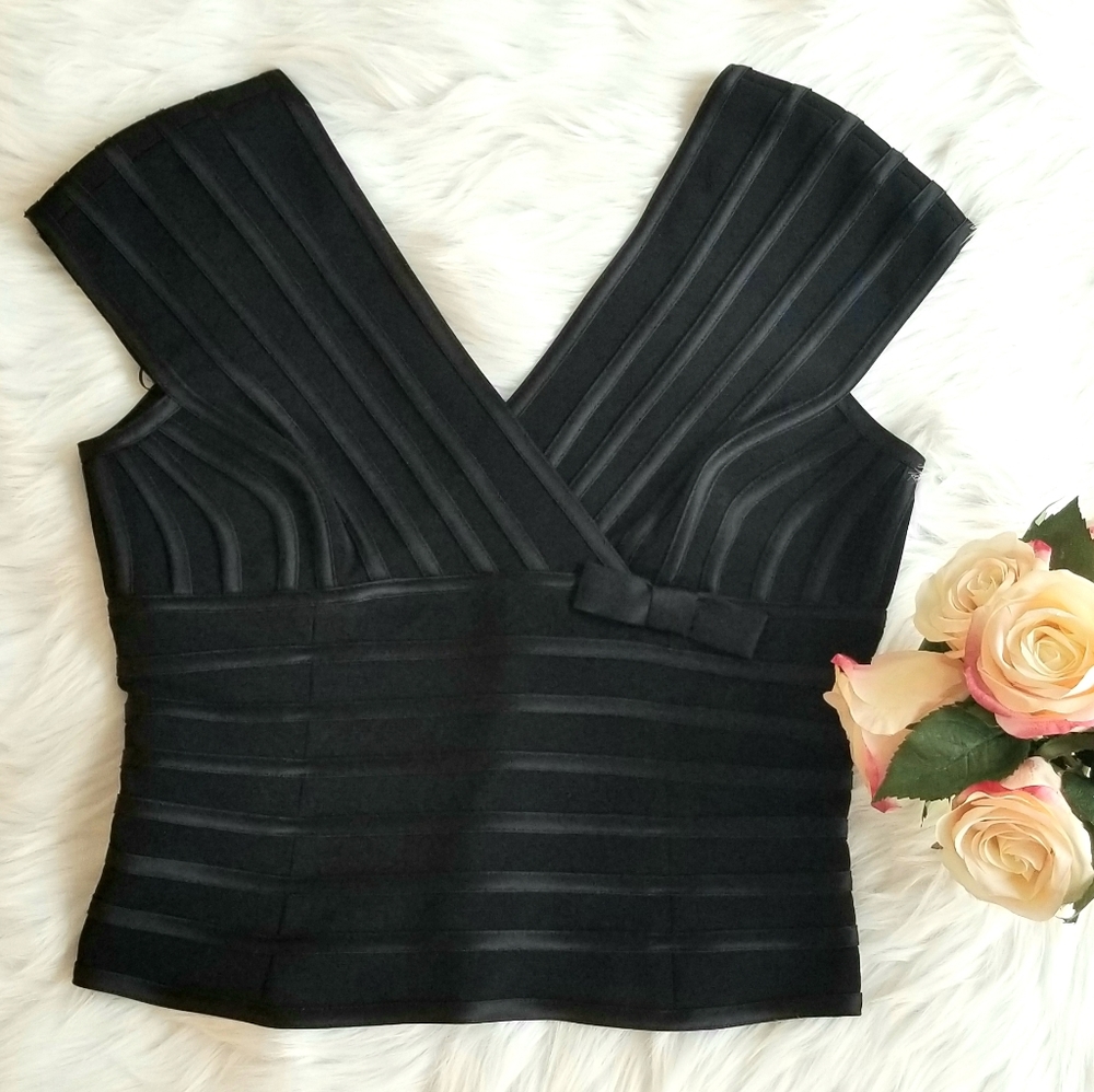 JS Collections Deep V off the shoulder crop top